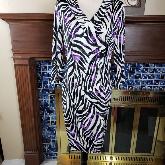 Dana Buchman V-Neck Faux Wrap Style Dress - Picture 3 of 8
